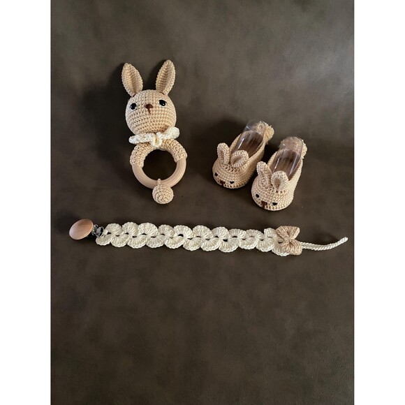 Bunny Rather Shaker Crochet Set, New Born Baby boy Colección,Handmade crochet - Picture 3 of 10